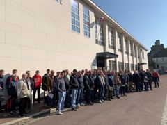 Le 24 mars, 70 à 80 livreurs de Savencia, devant le tribunal judiciaire de Coutances. c.hue Le 24 mars, 70 à 80 livreurs de Savencia, devant le tribunal judiciaire de Coutances. c.hue